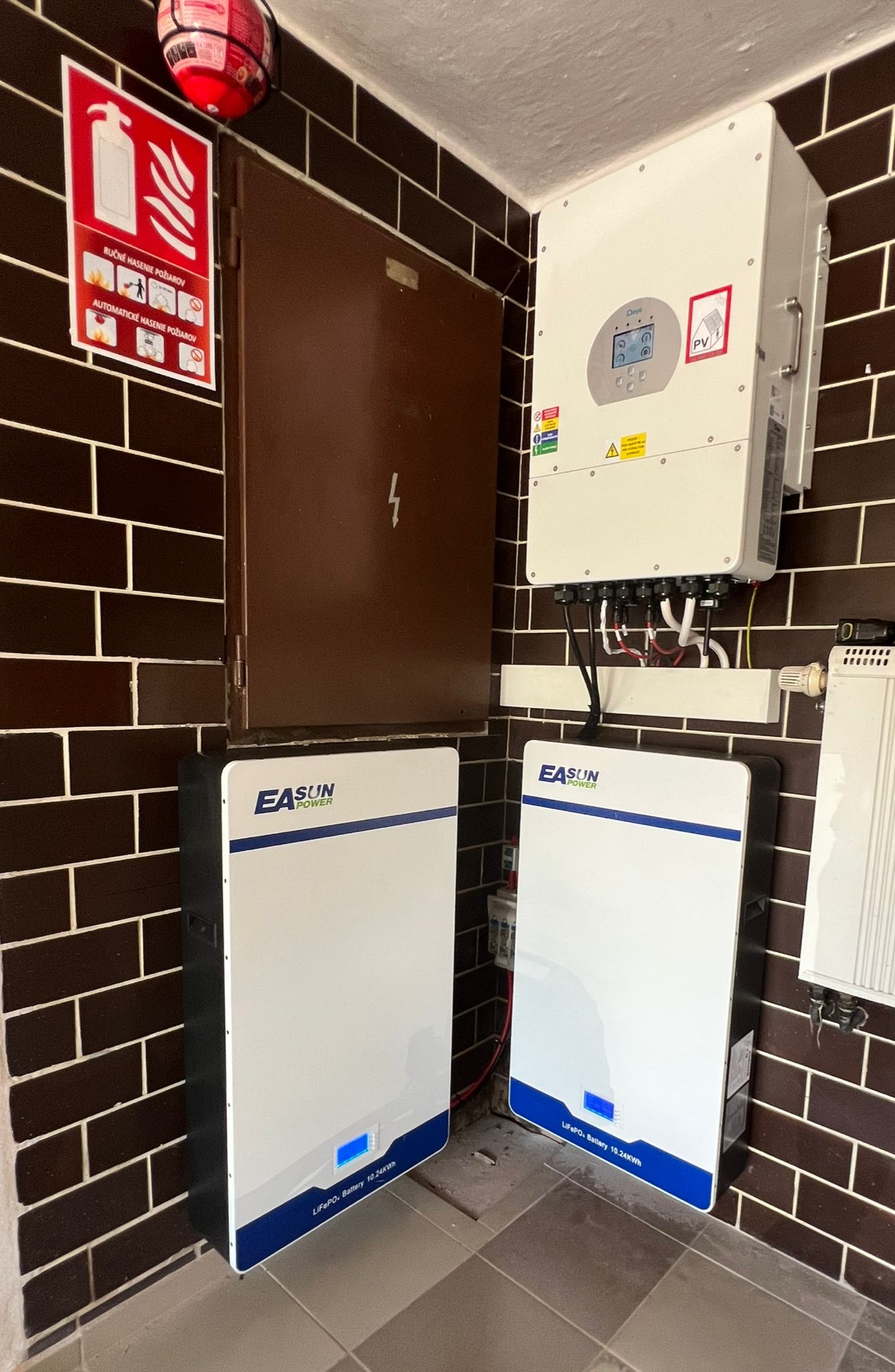 Easun Power Batteries Integrated with Deye Inverters in South Africa